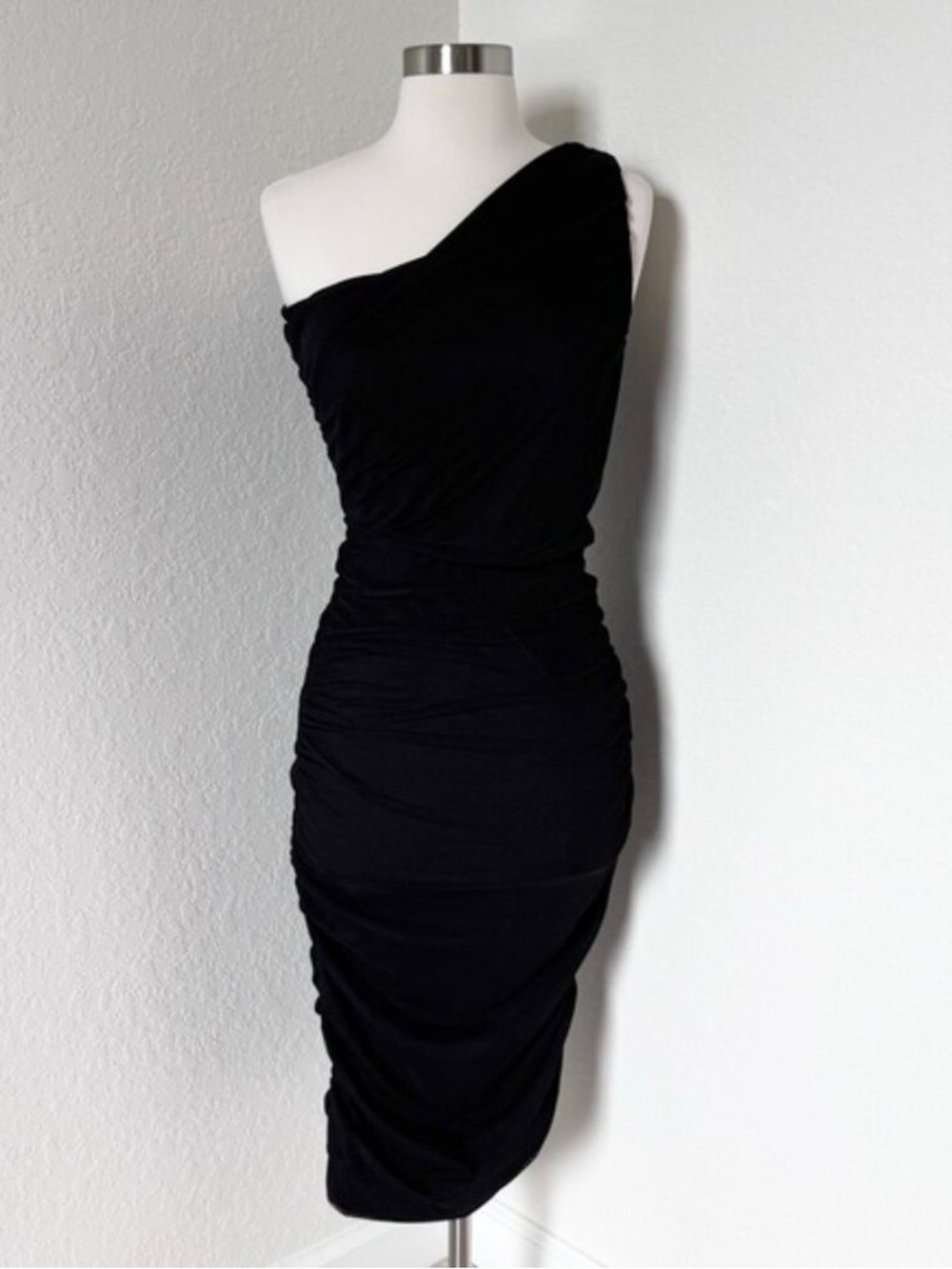 Black One-Shoulder Ruched Midi Dress - Women